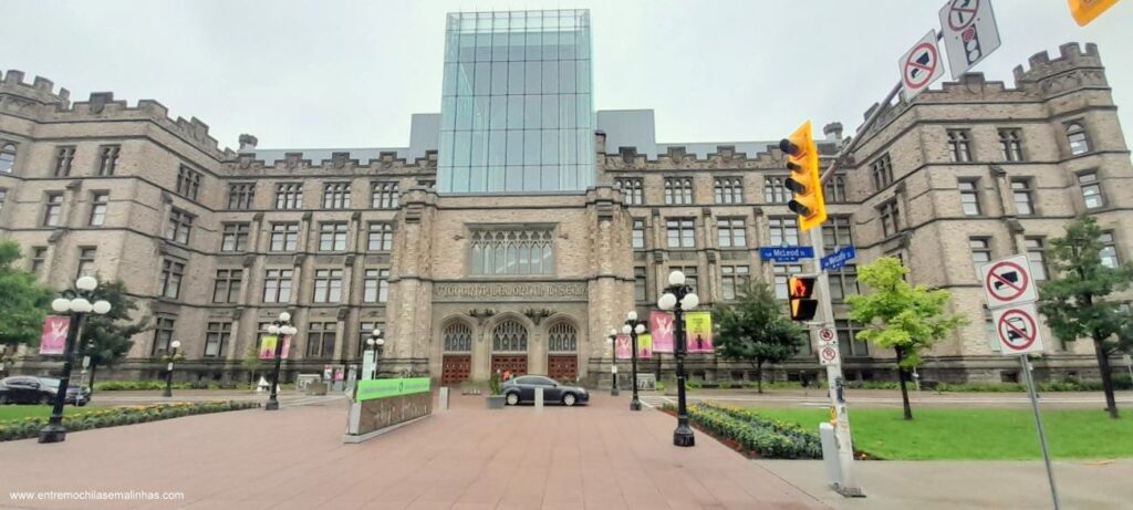 fachada do Canadian Museum of Nature